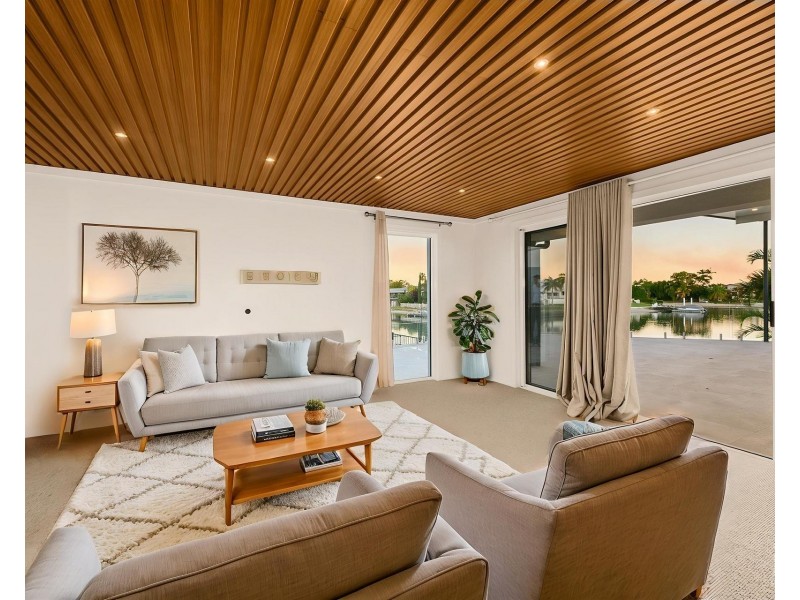1 Rudd Street, Broadbeach Waters QLD 4218