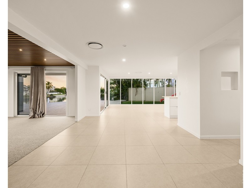 1 Rudd Street, Broadbeach Waters QLD 4218