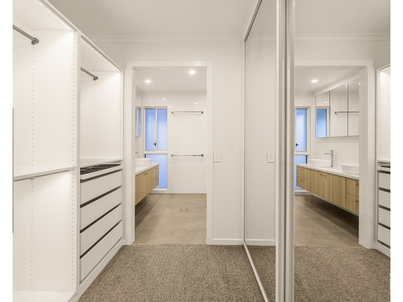 1 Rudd Street, Broadbeach Waters QLD 4218