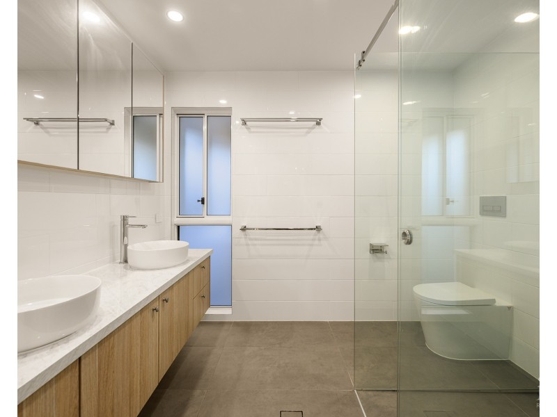 1 Rudd Street, Broadbeach Waters QLD 4218