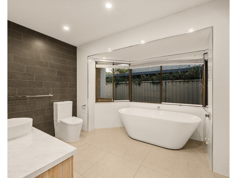 1 Rudd Street, Broadbeach Waters QLD 4218