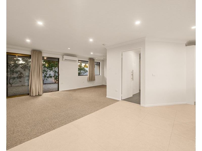 1 Rudd Street, Broadbeach Waters QLD 4218