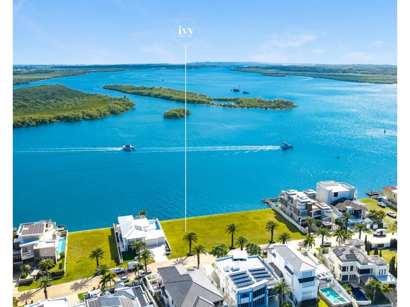 21 Knightsbridge Parade West, Sovereign Islands QLD 4216