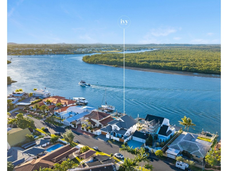 13 Hume Parade, Paradise Point QLD 4216