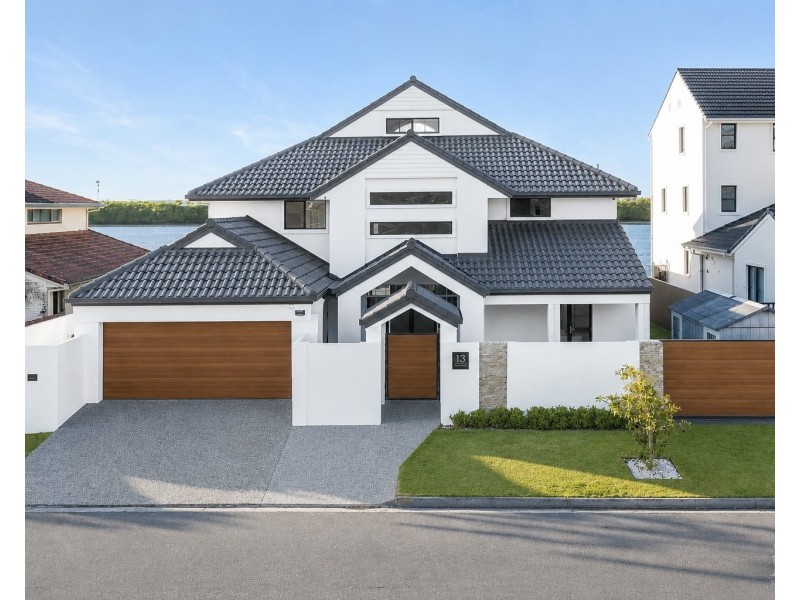13 Hume Parade, Paradise Point QLD 4216