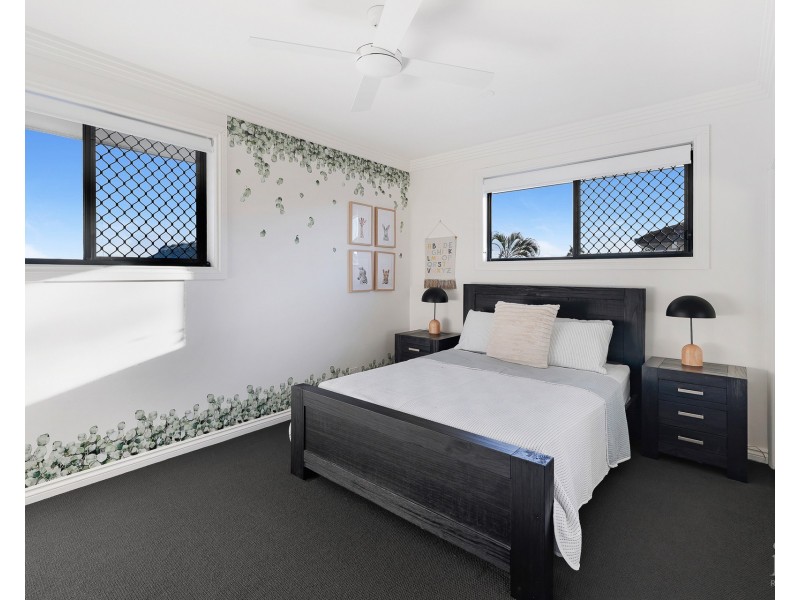 13 Hume Parade, Paradise Point QLD 4216