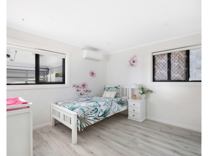 13 Hume Parade, Paradise Point QLD 4216