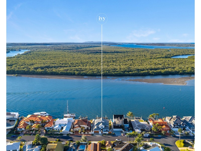 13 Hume Parade, Paradise Point QLD 4216
