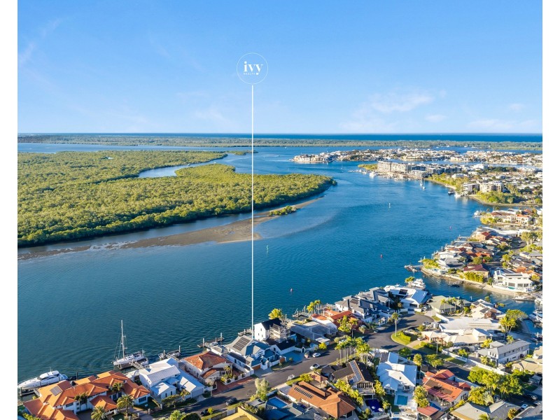 13 Hume Parade, Paradise Point QLD 4216