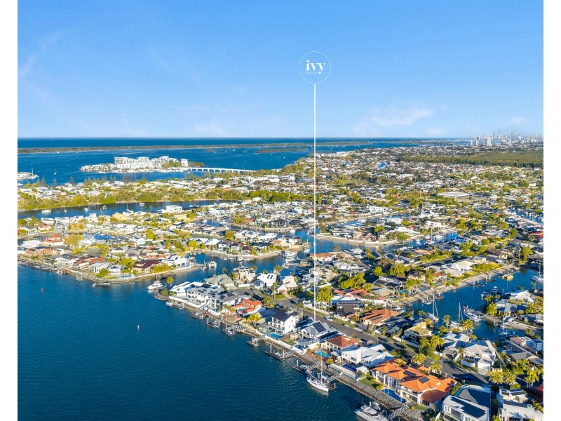 13 Hume Parade, Paradise Point QLD 4216