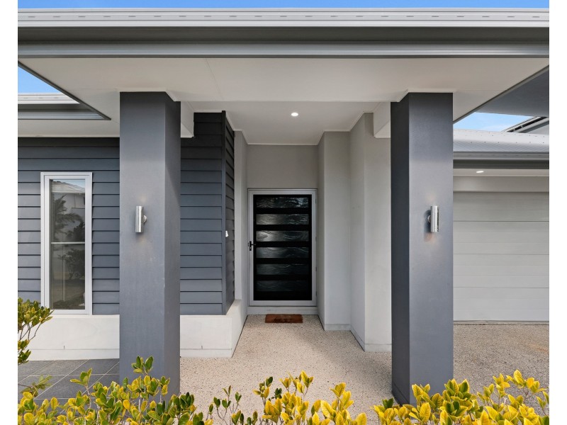 21 Harbourvue Court, Helensvale QLD 4212