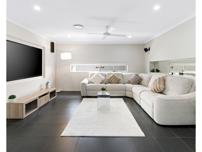 21 Harbourvue Court, Helensvale QLD 4212