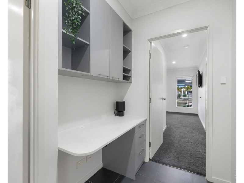 21 Harbourvue Court, Helensvale QLD 4212