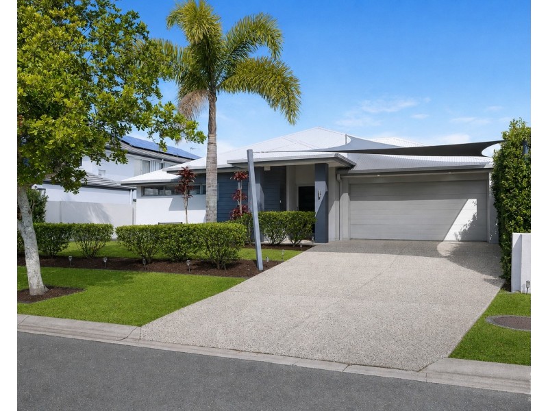 21 Harbourvue Court, Helensvale QLD 4212