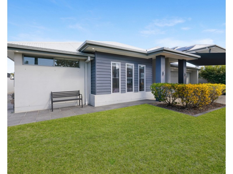 21 Harbourvue Court, Helensvale QLD 4212