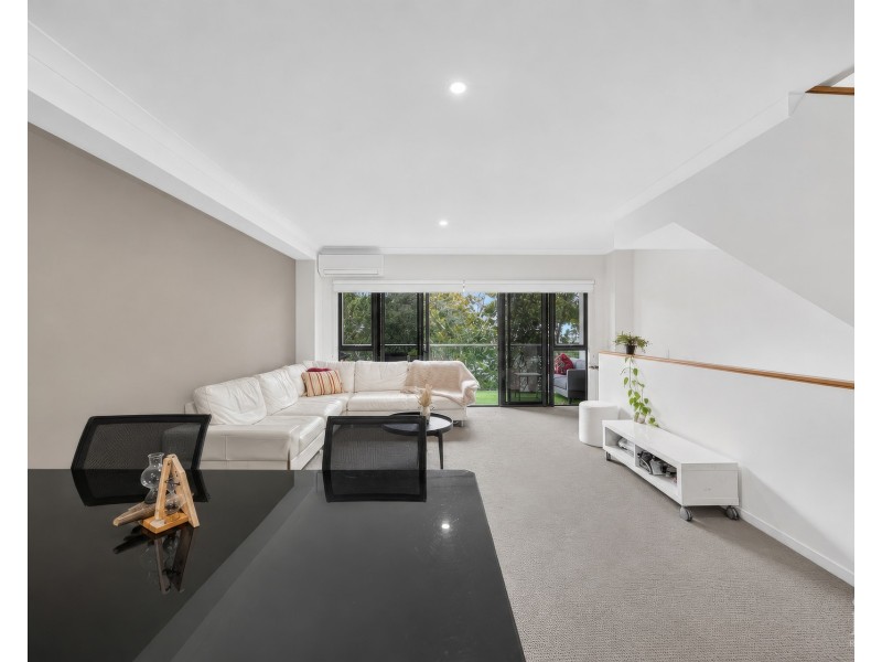 20/1 Mervyn Thomas Drive, Hope Island QLD 4212