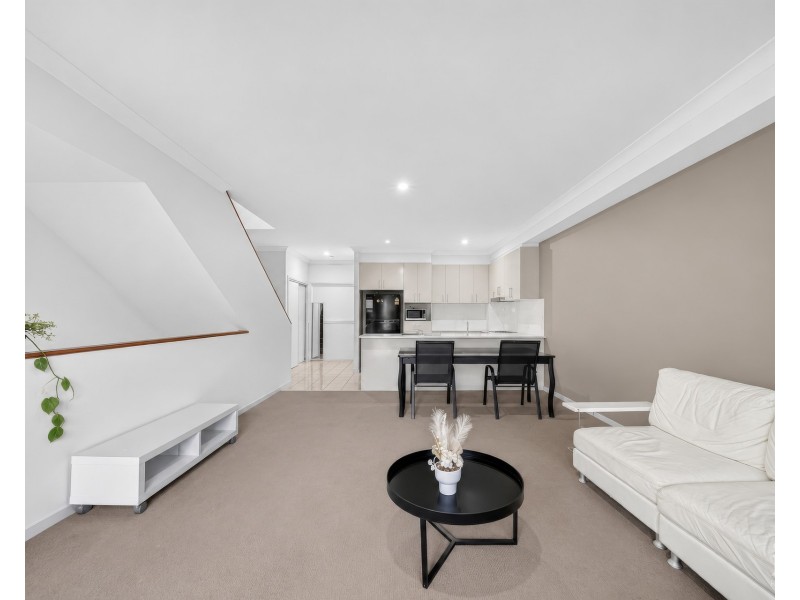 20/1 Mervyn Thomas Drive, Hope Island QLD 4212