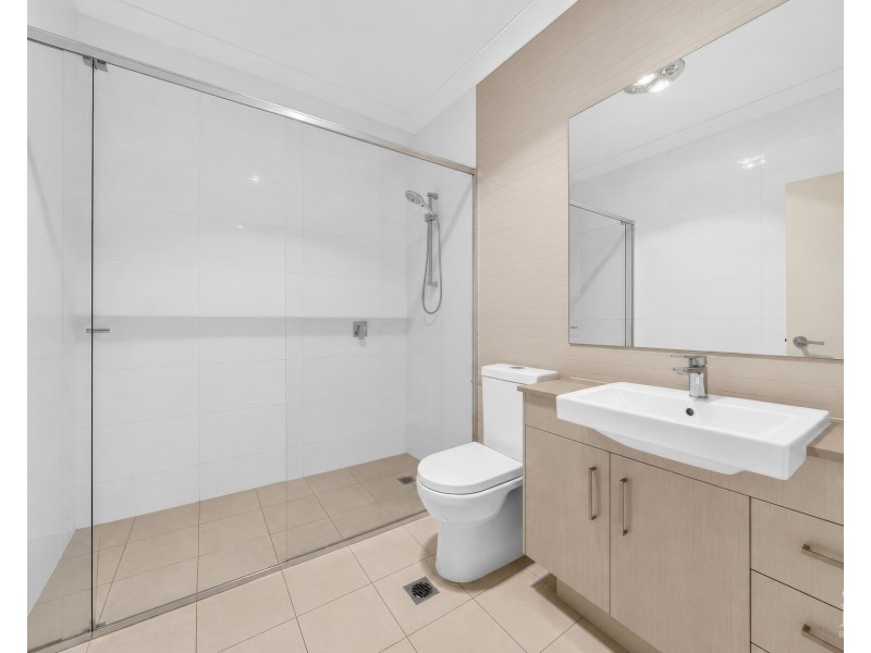 20/1 Mervyn Thomas Drive, Hope Island QLD 4212