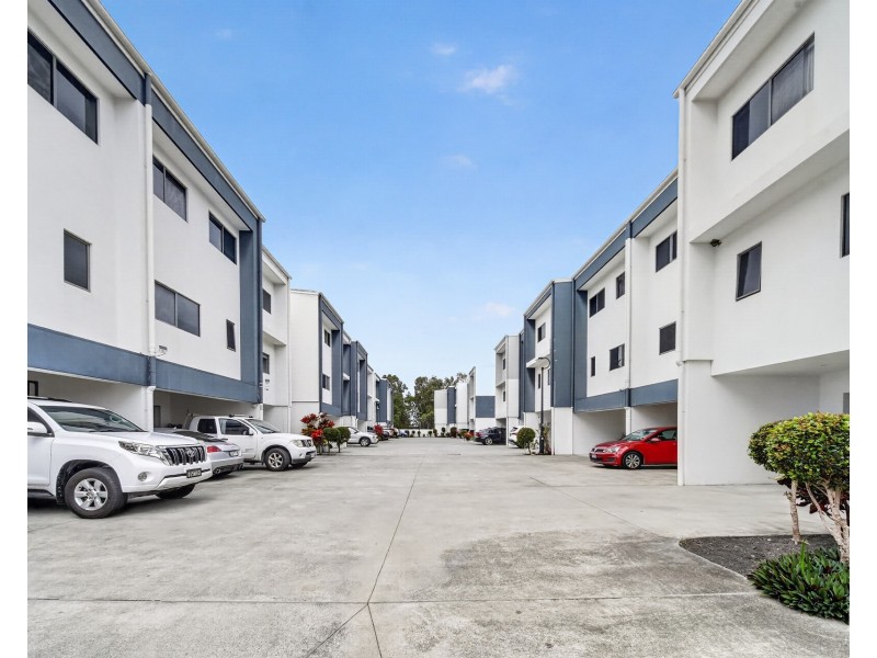 20/1 Mervyn Thomas Drive, Hope Island QLD 4212
