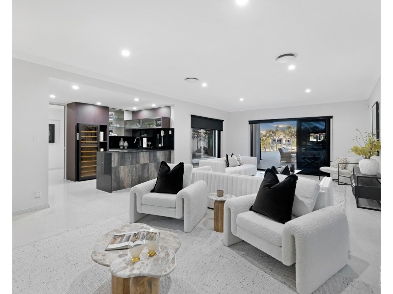 1069 Killymoon Drive, Hope Island QLD 4212