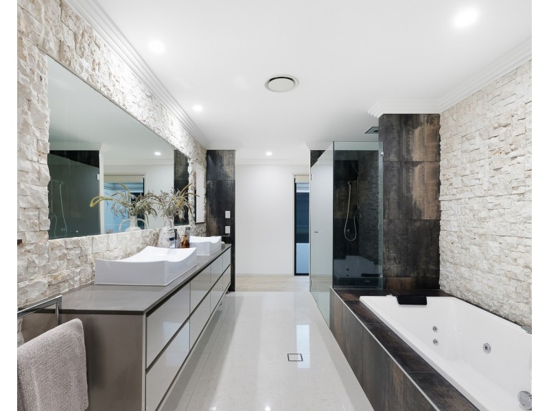 1069 Killymoon Drive, Hope Island QLD 4212