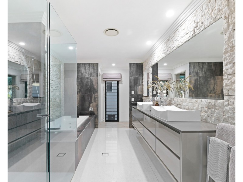 1069 Killymoon Drive, Hope Island QLD 4212