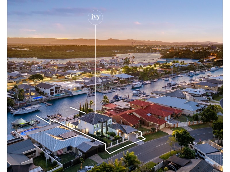 34 O’Grady Drive, Paradise Point QLD 4216