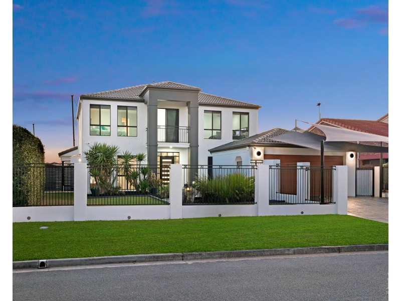 34 O’Grady Drive, Paradise Point QLD 4216