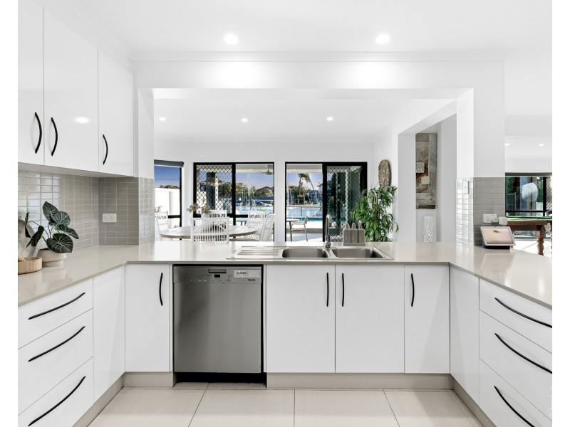 34 O’Grady Drive, Paradise Point QLD 4216