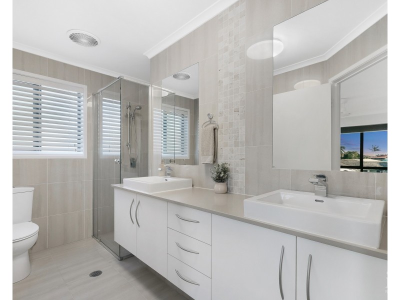 34 O’Grady Drive, Paradise Point QLD 4216
