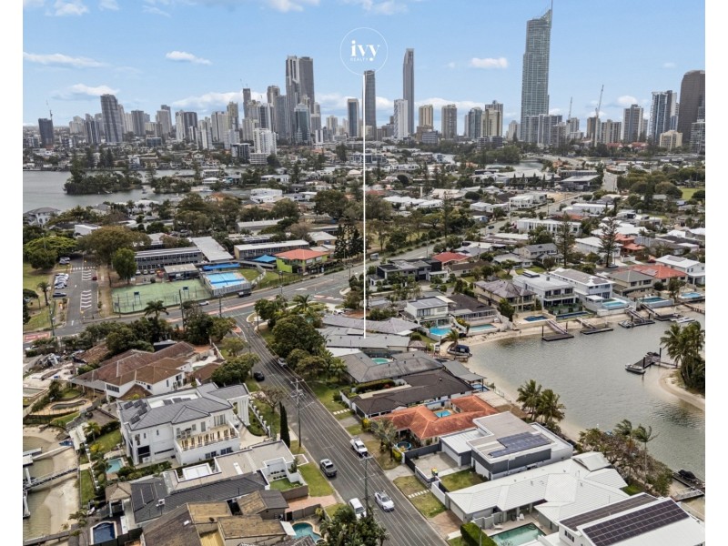 2 Etna Street, Isle Of Capri QLD 4217