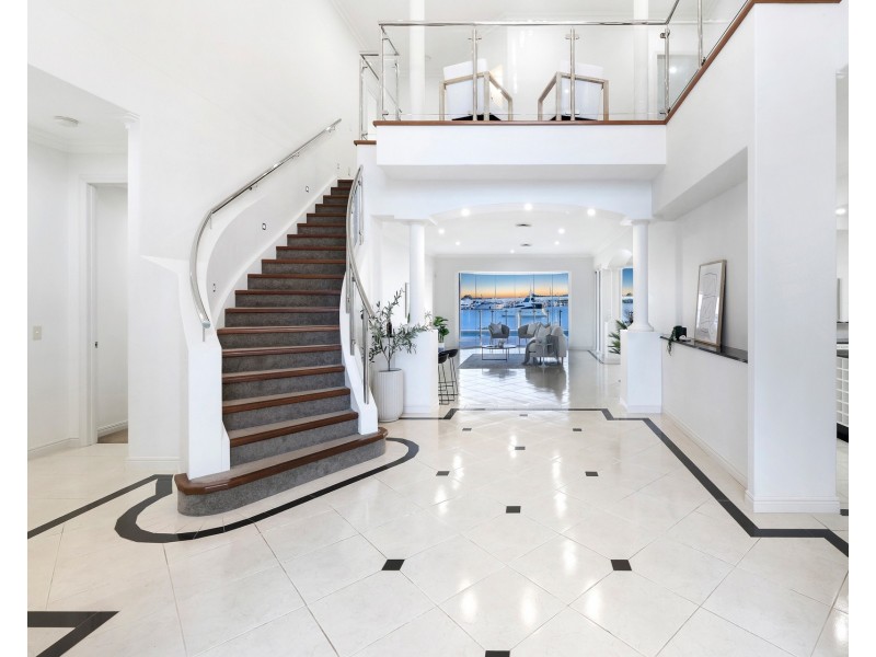 34 Brittanic Crescent, Sovereign Islands QLD 4216