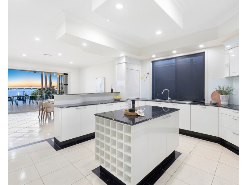 34 Brittanic Crescent, Sovereign Islands QLD 4216
