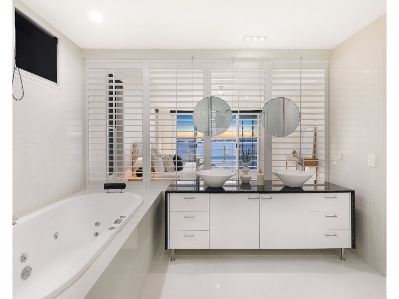 34 Brittanic Crescent, Sovereign Islands QLD 4216