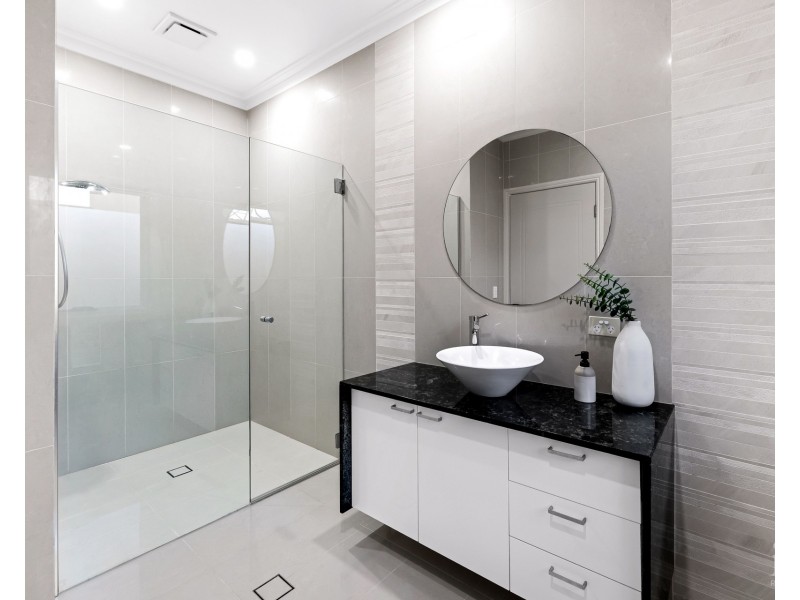 34 Brittanic Crescent, Sovereign Islands QLD 4216