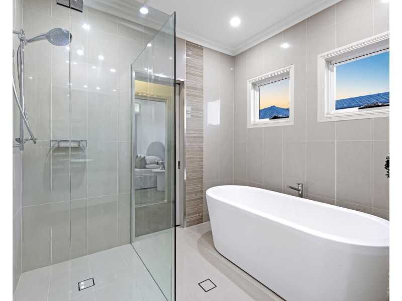 34 Brittanic Crescent, Sovereign Islands QLD 4216