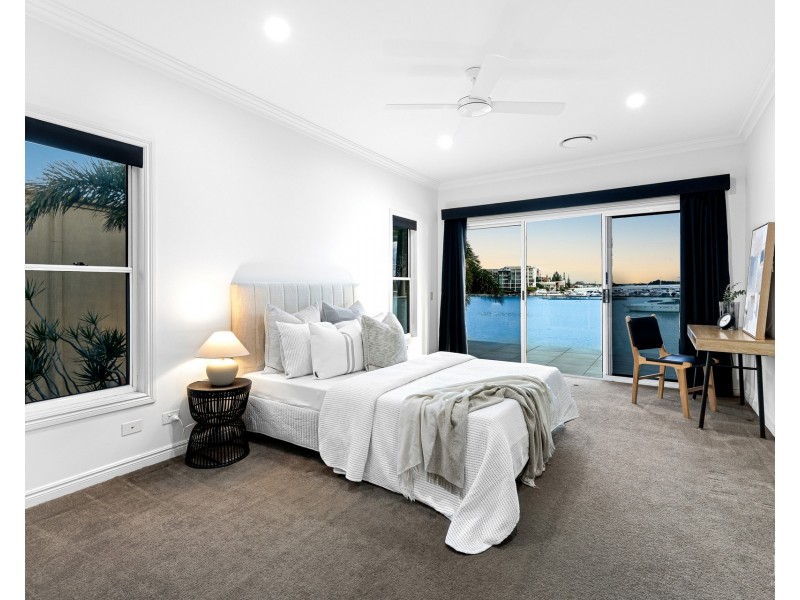 34 Brittanic Crescent, Sovereign Islands QLD 4216