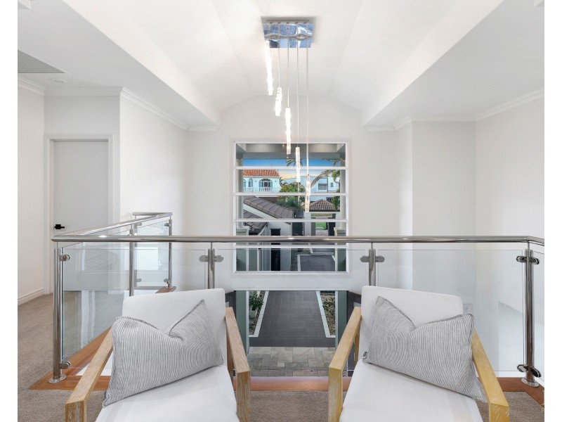 34 Brittanic Crescent, Sovereign Islands QLD 4216