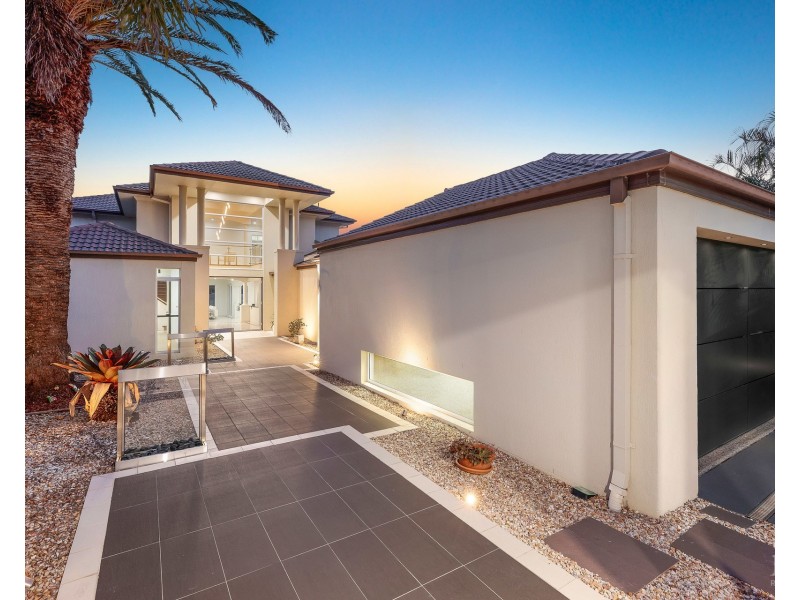 34 Brittanic Crescent, Sovereign Islands QLD 4216