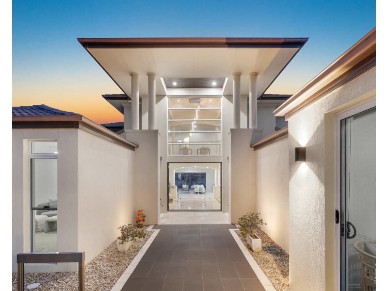 34 Brittanic Crescent, Sovereign Islands QLD 4216