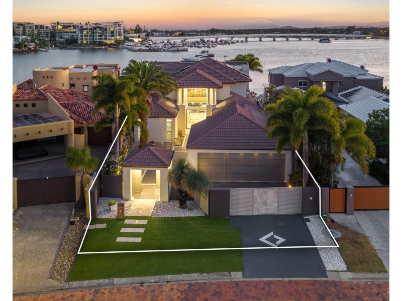 34 Brittanic Crescent, Sovereign Islands QLD 4216