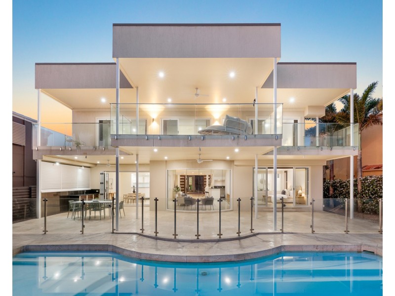 34 Brittanic Crescent, Sovereign Islands QLD 4216