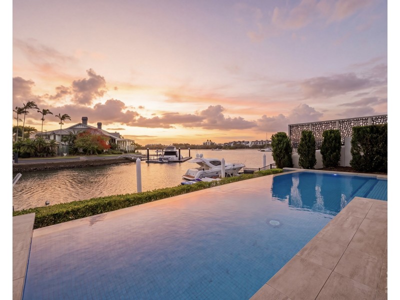 12 King James Court, Sovereign Islands QLD 4216