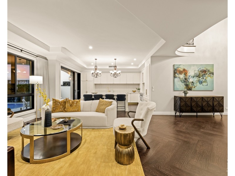 12 King James Court, Sovereign Islands QLD 4216