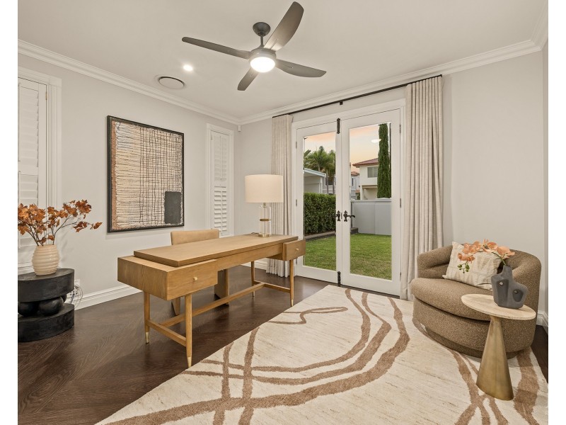 12 King James Court, Sovereign Islands QLD 4216