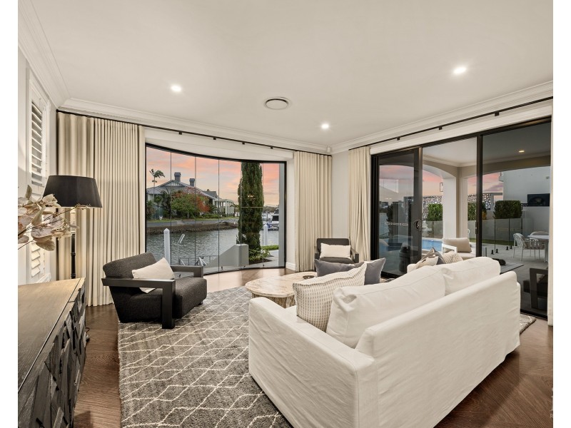 12 King James Court, Sovereign Islands QLD 4216