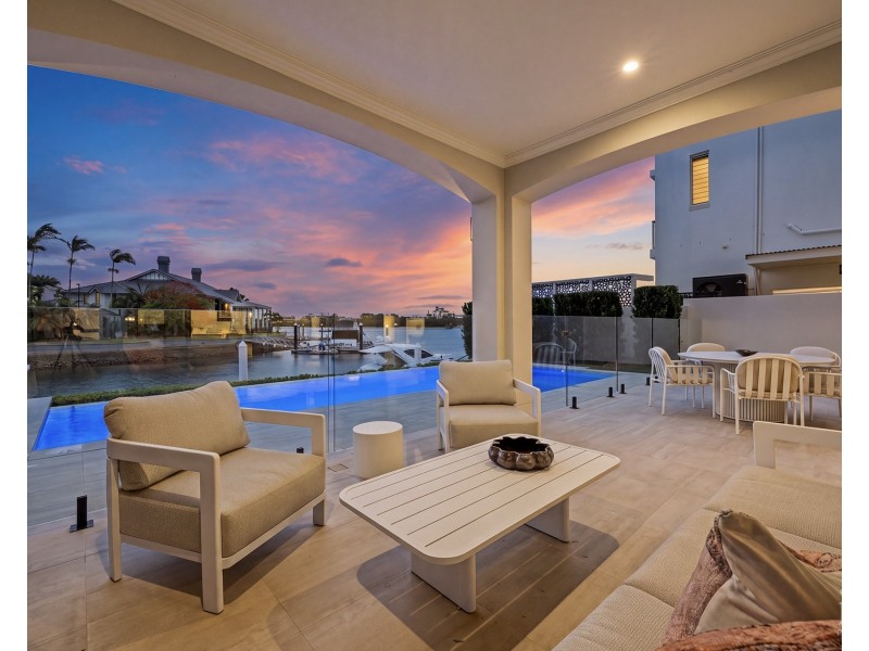 12 King James Court, Sovereign Islands QLD 4216