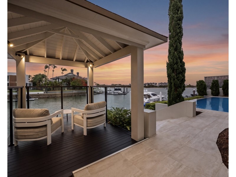 12 King James Court, Sovereign Islands QLD 4216