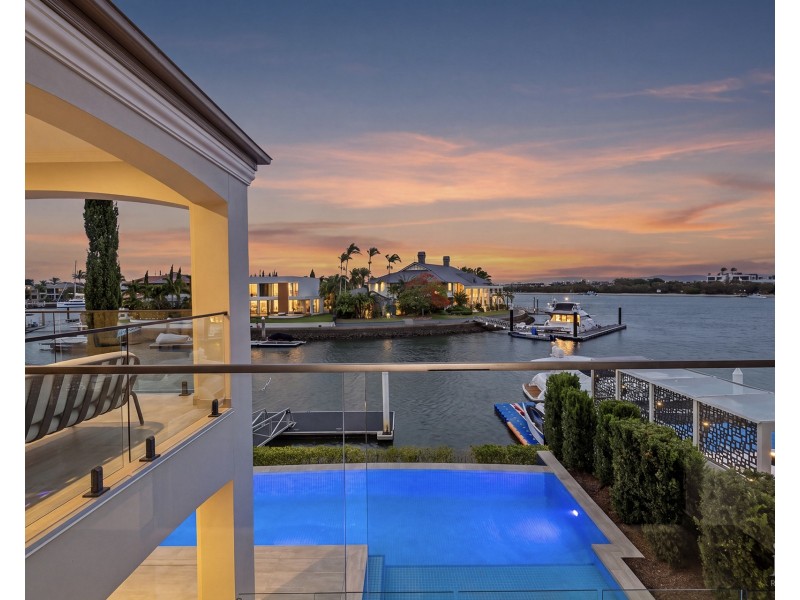 12 King James Court, Sovereign Islands QLD 4216