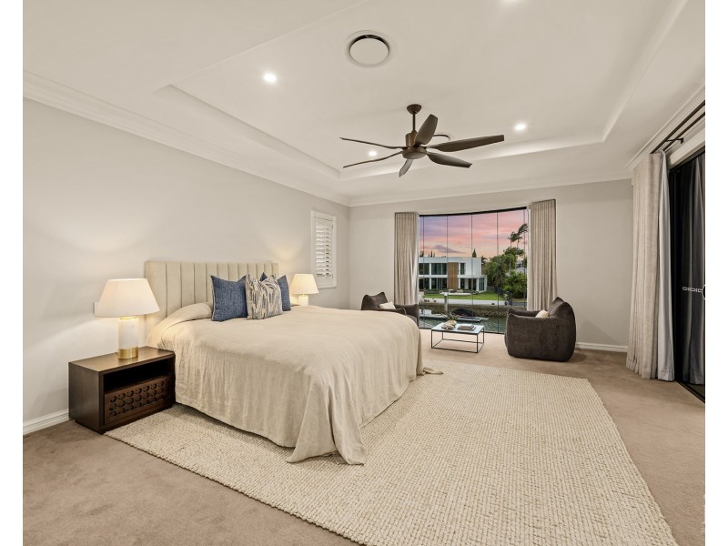 12 King James Court, Sovereign Islands QLD 4216
